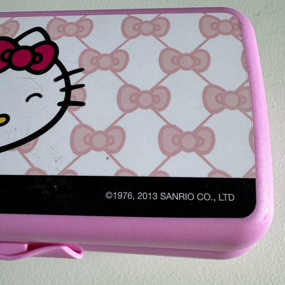 HELLO KITTY TUPPERWARE Hinged Lunch Keeper Wrap Hoagie Snack Box - Picture 3 of 6